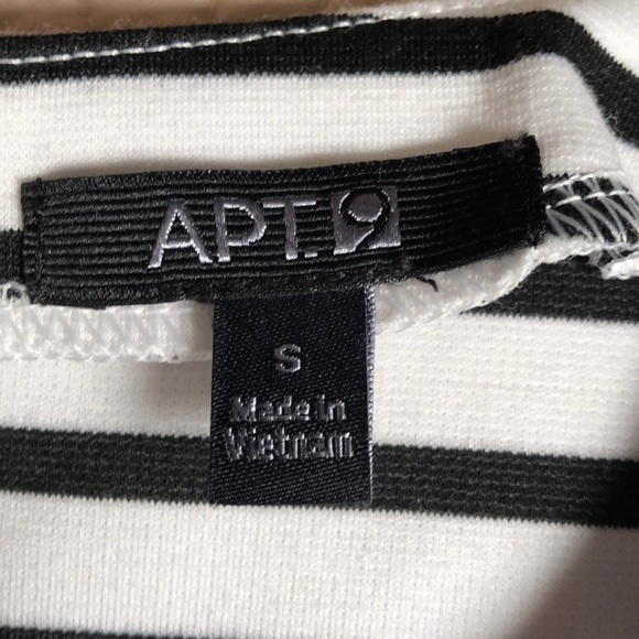 Sleeveless peplum top - Picture 3 of 5